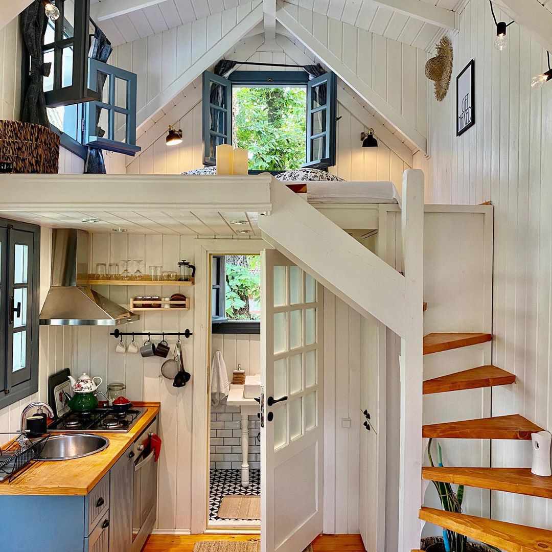 Living A Tiny Life Home